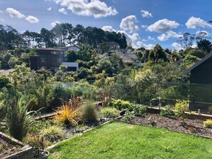 Property grounds - Campbells Bay Family Home With Cinema Near Beach (Auckland)