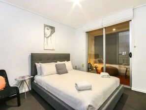 3 bedrooms, free WiFi, bed sheets - Large 3 Bedroom Apartment With River Views Near the Stadium (East Brisbane)