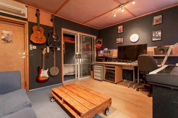 Lobby sitting area - Cosy Musicians 1 Bedroom Flat In Fitzrovia (London)