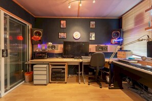 1 bedroom, bed sheets - Cosy Musicians 1 Bedroom Flat In Fitzrovia (London)