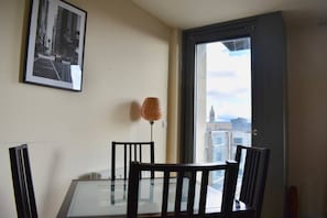 Lò nướng, bếp nấu, máy rửa bát, dụng cụ nấu nướng/bát dĩa/dao nĩa
