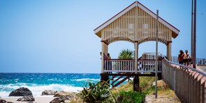 Apartment (1 Bedroom) | Beach | Beach nearby - Lovely 1 Bedroom Apartment Steps to the Beach (Coolangatta)
