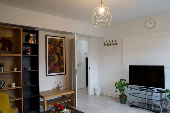 Leilighet (1 Bedroom) | Oppholdsrom | TV