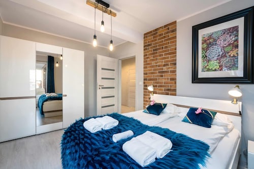 Modern Apartment in the Center | Parking and Balcony