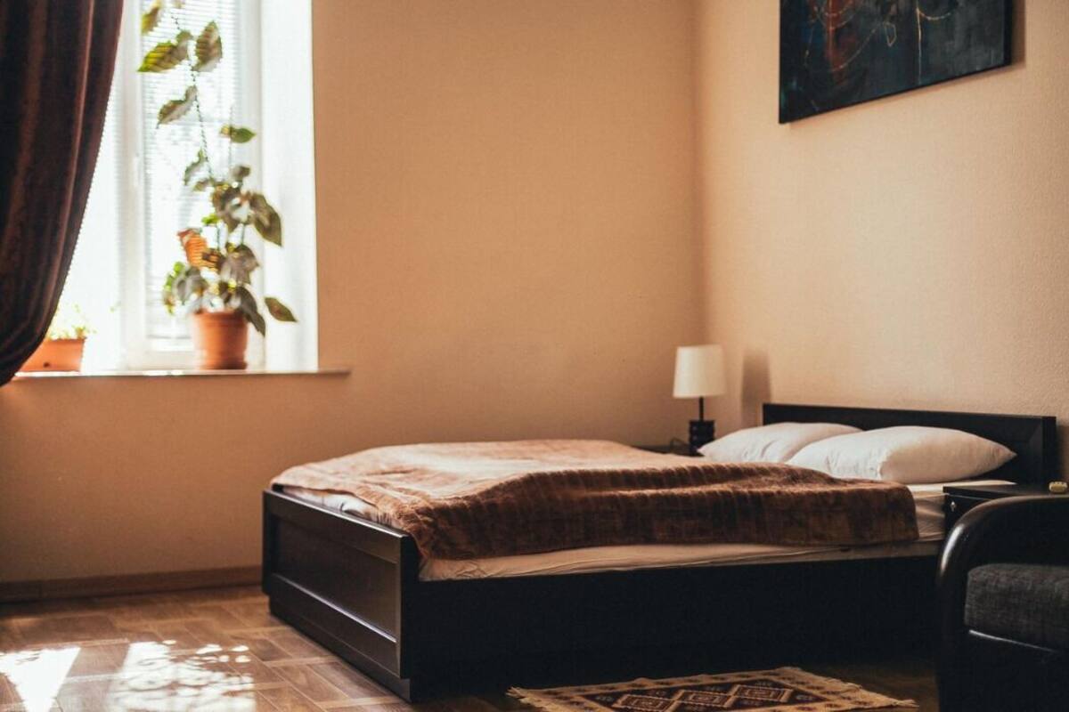 Decoración personalizada, muebles diferentes y cortinas blackout