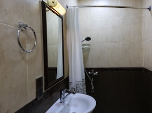 Bathroom shower - Freedom Hostel (Baku)