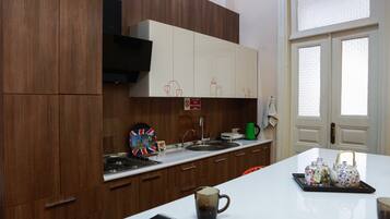 Fridge, microwave, stovetop, griddle