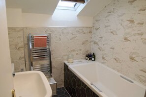 Apartment (3 Bedrooms) | Bathroom | Towels - Spacious Multi Level Home With Large Garden (London)