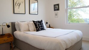 Apartment (3 Bedrooms) - Spacious Multi Level Home With Large Garden (London)