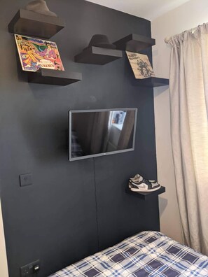อพาร์ทเมนท์ (1 Bedroom) | 2 ห้องนอน, โต๊ะทำงาน, พื้นที่ทำงานแบบใช้แล็ปท็อป, เตารีด/โต๊ะรีดผ้า