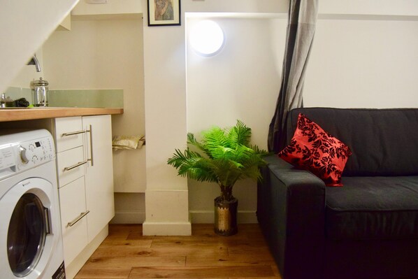Departamento (1 Bedroom) | Área de sala de estar | Televisión 