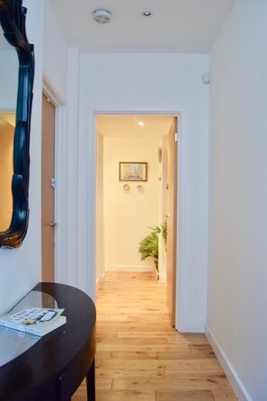 Interior - 1 Bedroom Shadwell Flat (London)