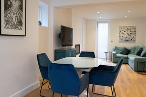 Apartment (1 Bedroom) | Living room