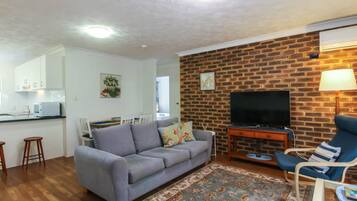 Apartment (2 Bedrooms) | Living room | 20-inch TV with digital channels