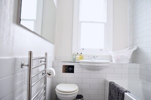 單棟房屋 (2 Bedrooms) | 浴室 | 淋浴設備、提供毛巾