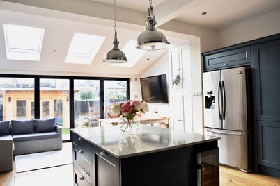 Spacious 2 Bedroom Family Home in Earlsfield