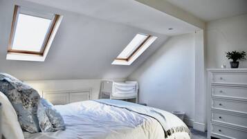 2 bedrooms, bed sheets