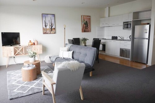 Cosy 2 Bedroom Apartment Opposite Sylvia Park Mall