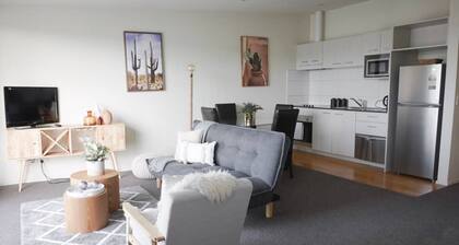 Cosy 2 Bedroom Apartment Opposite Sylvia Park Mall