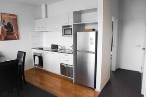 雪櫃、微波爐、焗爐、爐具