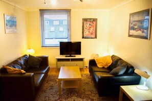 Apartment (2 Bedrooms) | Living room | 20-inch TV with digital channels