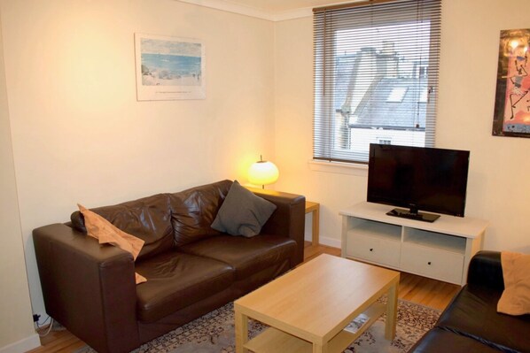 Apartment (2 Bedrooms) | Living room - Welcoming and Homely 2 Bed in Central Location (Edinburgh)