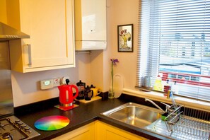 Apartment (2 Bedrooms) | Private kitchen | Fridge, microwave, oven, stovetop