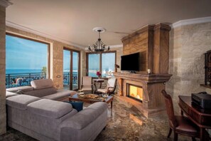 TV, fireplace, DVD player