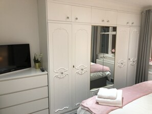 Luxury Bungalow, 2 Bedrooms, Accessible