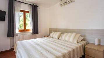 Superior Double or Twin Room | Premium bedding, down comforters, memory foam beds, blackout drapes