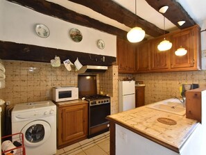 ثلاجة، ميكروويف، فرن، موقد طهي مسطح