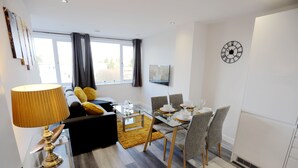 Apartment | In-room dining - NEC Airport Interchange Apartments (Birmingham)