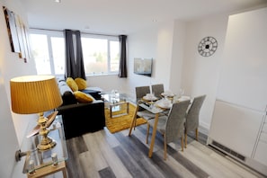 Apartment | In-room dining - NEC Airport Interchange Apartments (Birmingham)