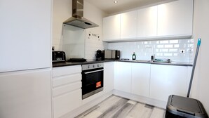 Apartment | Private kitchen - NEC Airport Interchange Apartments (Birmingham)