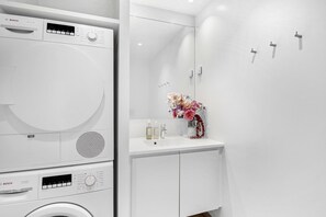 Bathroom - Modern and Bright Apartment Near Metro Station in Copenhagen Orestad (Copenhagen)