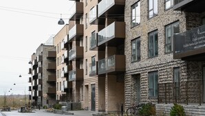 Huoneisto, 3 makuuhuonetta, parveke | Majoituspaikan julkisivu