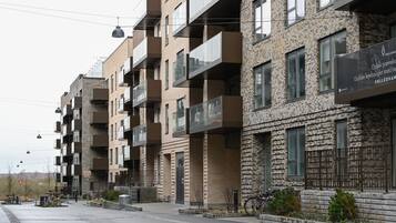 Apartment, 3 Bedrooms, Balcony | Front of property