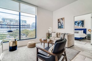 Suite, 2 Bedrooms (w/Den) | 2 bedrooms, premium bedding, individually decorated - Sentral Wynwood (Miami)