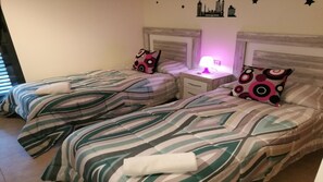 12 slaapkamers, een strijkplank/strijkijzer, wifi, beddengoed