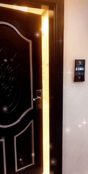 小型套房 | 埃及棉床单、高档床上用品、记忆海绵床垫、客房内保险箱