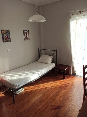 2 bedrooms, desk, iron/ironing board, bed sheets - Urban resort appartment (Glyfada)