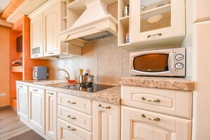 Fridge, microwave, stovetop, dishwasher - Barone: with wonderful lake view (Tignale)