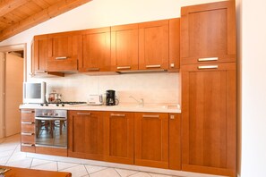 Kühlschrank, Ofen, Herdplatte, Geschirrspüler