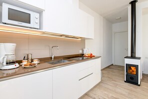 Fridge, microwave, dishwasher, coffee/tea maker