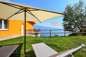 Property grounds - Orange House with breathtaking lake view (Tignale)