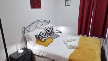 Apartment | 3 bedrooms, desk, iron/ironing board, free WiFi