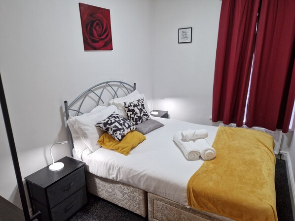 Departamento | 3 habitaciones, escritorio, tabla de planchar con plancha y wifi gratis 