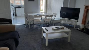 House | Living room | 30-inch flat-screen TV with digital channels, TV