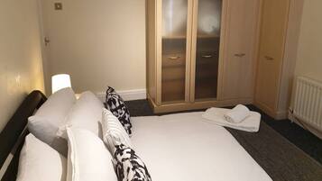 Apartment | 2 bedrooms, iron/ironing board, free WiFi, bed sheets