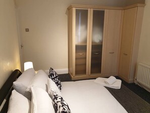 아파트 | 2 개의 침실, 다리미/다리미판, 무료 WiFi, 침대 시트